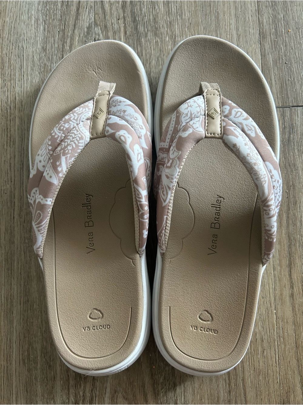 Vera Bradley Beige Paisley Cloud Foam Thong Sandals